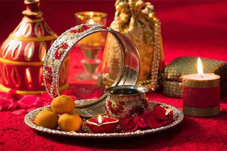 करवा चौथ हा सण सर्व विवाहित स्त्रियांसाठी खूप खास असतो. त्यात करून पहिल्या करवा चौथचं सेलिब्रेशन तर काही विचारुच नका. 2018-19मध्ये अनेक बॉलिवूड अभिनेत्री विवाह बंधनात अडकल्या. त्यांच्यसाठी यंदाचा करवा चौथ पहिला असणार आहे. जाणून घेऊयात यंदा कोणत्या अभिनेत्री पहिला करवा चौथ साजरा करणार आहेत... करवा चौथ हा सण सर्व विवाहित स्त्रियांसाठी खूप खास असतो. त्यात करून पहिल्या करवा चौथचं सेलिब्रेशन तर काही विचारुच नका. 2018-19मध्ये अनेक बॉलिवूड अभिनेत्री विवाह बंधनात अडकल्या. त्यांच्यसाठी यंदाचा करवा चौथ पहिला असणार आहे. जाणून घेऊयात यंदा कोणत्या अभिनेत्री पहिला करवा चौथ साजरा करणार आहेत...