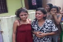 बहिणींनी आईची हत्या करून मृतदेह फेकला तलावात, गावकऱ्यांनी दिला चोप
