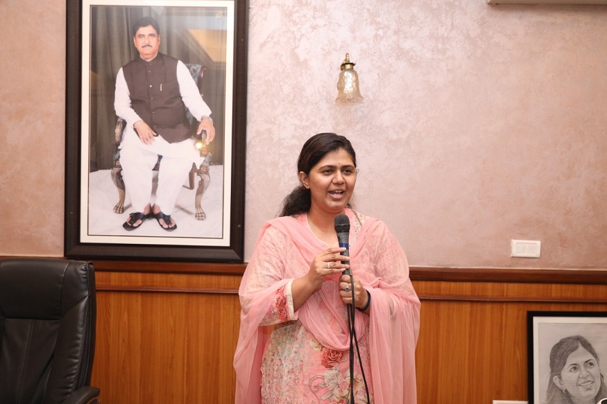 'पंकजा मुंडे यांचा भाजपमधल्याचं लोकांनी गेम केला'