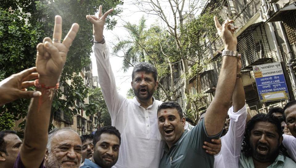 मुंबईतील घाटकोपर पूर्वकडून पराग शहा भाजपकडून ही निवडणूक लढवत आहेत. त्यांचा स्थावर मालमत्तेचा व्यवसाय असून त्यांची एकूण संपत्ती 500 कोटी रुपयांच्या आसपास आहे. तर जंगम मालमत्ता 422 कोटी रुपये आहे. मुंबईतील घाटकोपर पूर्वकडून पराग शहा भाजपकडून ही निवडणूक लढवत आहेत. त्यांचा स्थावर मालमत्तेचा व्यवसाय असून त्यांची एकूण संपत्ती 500 कोटी रुपयांच्या आसपास आहे. तर जंगम मालमत्ता 422 कोटी रुपये आहे.