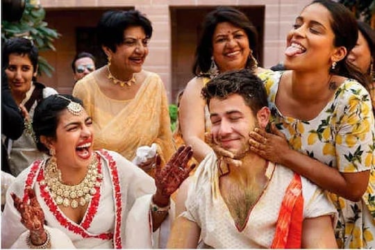 लग्नासाठी भारतात आलेल्या निकला उचलावे लागले सिलिंडर, वाचा नक्की काय झालं