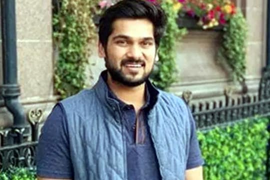 अडीच कोटींच्या कारमधून फिरतो डी वाय पाटलांचा नातू, वयापेक्षा जास्त कोटींची संपत्ती!