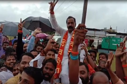 शिवसेनाचे उमेदवार राजन साळवी यांची विजयाची हॅट्रिक!