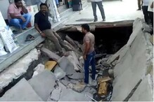 धक्कादायक! नाल्यावरील फुटपाथ खचला, पाहा दुर्घटनेचा LIVE VIDEO