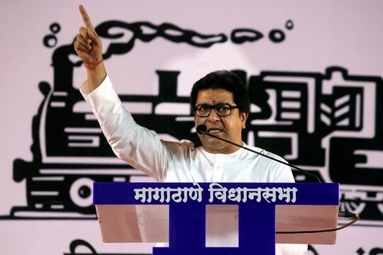 Mumbai: Maharashtra Navnirman Sena chief Raj Thackeray addresses a public meeting  during a rally for the upcoming Assembly elections, at Borivali in Mumbai, Sunday, Oct. 13, 2019. (PTI Photo) (PTI10_13_2019_000234B)