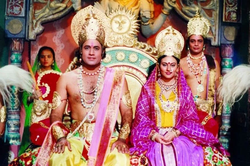 33 वर्षांपूर्वी रामानंद सागर यांनी ‘रामायण’ची निर्मिती केली. एक असा टीव्ही शो जो सुरू झाल्यावर देशातल्या रस्त्यांवर शूकशूकाट होत असे. 33 वर्षांपूर्वी रामानंद सागर यांनी ‘रामायण’ची निर्मिती केली. एक असा टीव्ही शो जो सुरू झाल्यावर देशातल्या रस्त्यांवर शूकशूकाट होत असे.
