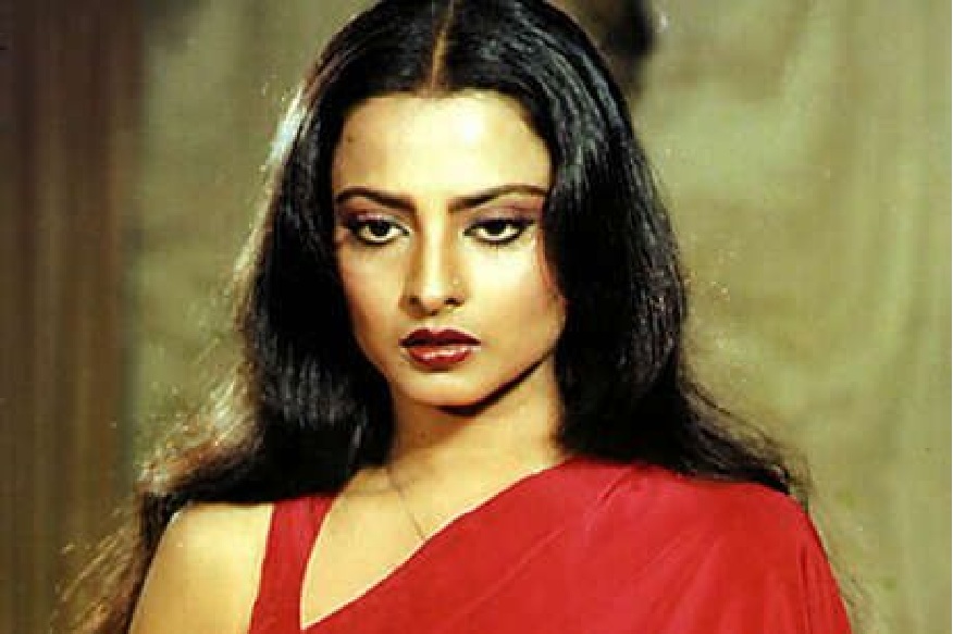 शूटिंग दरम्यान रेखा यांना 5 मिनिटं KISS करत होता अभिनेता, झाली अशी अवस्था