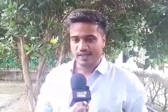 VIDEO : विजयानंतर रोहित पवार पोहोचले बारामतीत, सत्तेत सहभागाबद्दल म्हणाले...