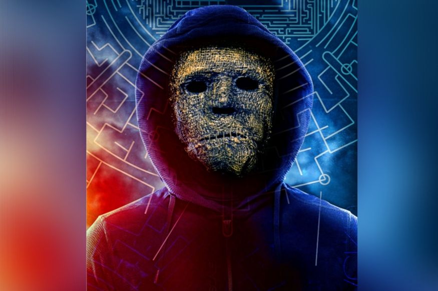 Vicky Welingkar Poster : काय या मुखवट्यामागे दडलेल्या चेहऱ्याचं रहस्य!