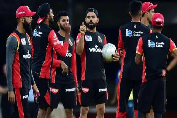 आरसीबीचा तेराव्या हंगामातील पहिला सामना 31 मार्च रोजी कोलाकाता विरुद्ध होणार आहे. यावेळी विराट विजेतेपद पटकावण्यासाठी मैदानात उतरेल. 