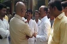 तिकीट वाटपावरून राडा, इच्छुक उमेदवाराची संपर्क प्रमुखाला बेदम मारहाण