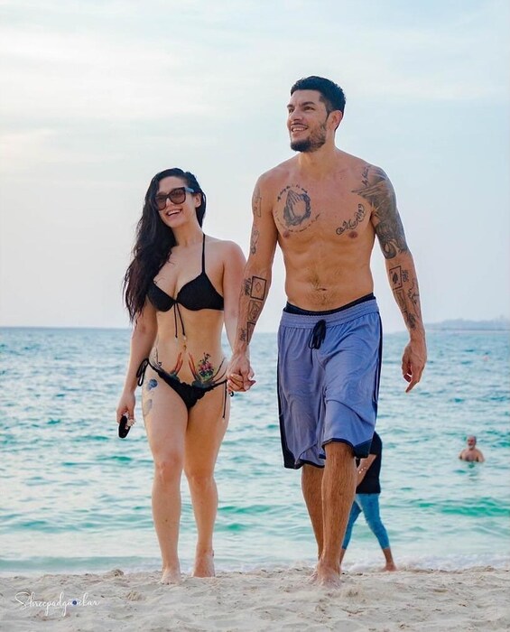 कृष्णा श्रॉफ ऑस्ट्रेलियाचा बास्केटबॉलपटू इबान सोबत रिलेशनशिपमध्ये आहे. काही दिवसांपूर्वीच तिनं त्याच्यासोबतचे फोटो शेअर करत याची माहिती दिली होती. 