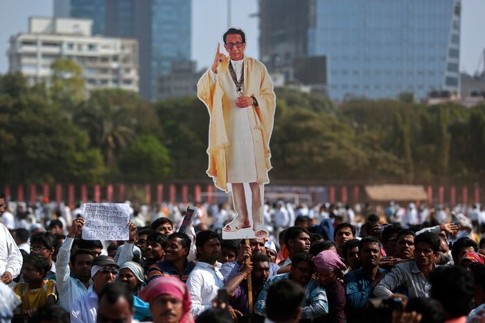 बाळासाहेबांच्या आयुष्याचा पटच समाजकारण आणि राजकारणातल्या वादळी पर्वाने भरलेला असल्याने बाळासाहेबांचं आयुष्य फक्त एका चित्रपटात मावणारं नाही असं निर्मात्यांना वाटतं