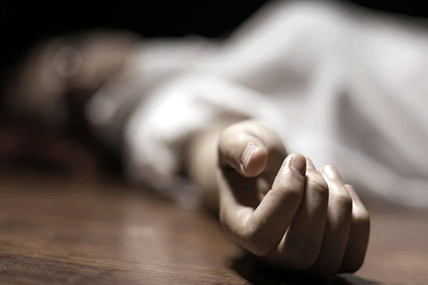 अचानक घरात घुसलेल्या व्यक्तीने केलेले सपासप वार, महिलेने जागेवरच सोडला जीव