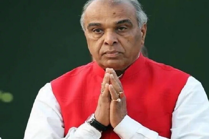उत्तर प्रदेशच्या जगदंबिका पाल यांनीही 1998 रोजी मुख्यमंत्रिपदाची शपथ घेतली होती. त्यावेळी राज्यपालांच्या निर्णयाला कोर्टात आव्हान देण्यात आलं. कोर्टाचा निर्णयामुळे जगदंबिका पाल यांना तीन दिवसांत मुख्यमंत्रिपदाचा राजीनामा द्यावा लागला होता. उत्तर प्रदेशच्या जगदंबिका पाल यांनीही 1998 रोजी मुख्यमंत्रिपदाची शपथ घेतली होती. त्यावेळी राज्यपालांच्या निर्णयाला कोर्टात आव्हान देण्यात आलं. कोर्टाचा निर्णयामुळे जगदंबिका पाल यांना तीन दिवसांत मुख्यमंत्रिपदाचा राजीनामा द्यावा लागला होता.
