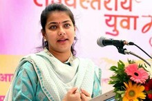 प्रणिती शिंदेंना का डावललं? कार्यकर्त्यांने सोनिया गांधींना लिहिले रक्ताने पत्र