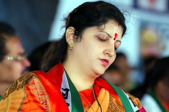 'होय, आम्ही हिरोईन आहोतच पण...', राष्ट्रवादीच्या रुपाली चाकणकरांनी भाजप नेत्याला खडसावलं