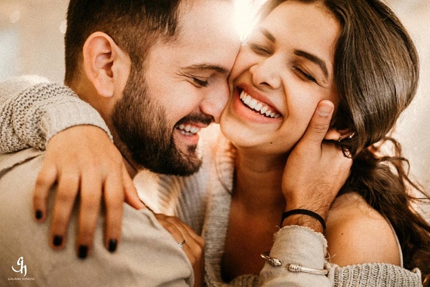 मराठी चित्रपट सृष्टीतली HOT जोडी असलेल्या सिद्धार्थ आणि मितालीच्या BOLD फोटो शुटच्या चर्चेने आता जोर पकडलाय. (फोटो सौजन्य - Instagram) मराठी चित्रपट सृष्टीतली HOT जोडी असलेल्या सिद्धार्थ आणि मितालीच्या BOLD फोटो शुटच्या चर्चेने आता जोर पकडलाय. (फोटो सौजन्य - Instagram)