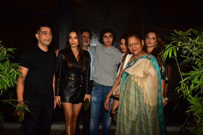 याशिवाय अरहानच्या बर्थडे पार्टीमध्ये मलायकाची संपूर्ण फॅमिली दिसली. अरहानच्या वाढदिवसाची पार्टी मुंबईतील एका पंचतारांकित हॉटेलमध्ये ठेवण्यात आली होती.    