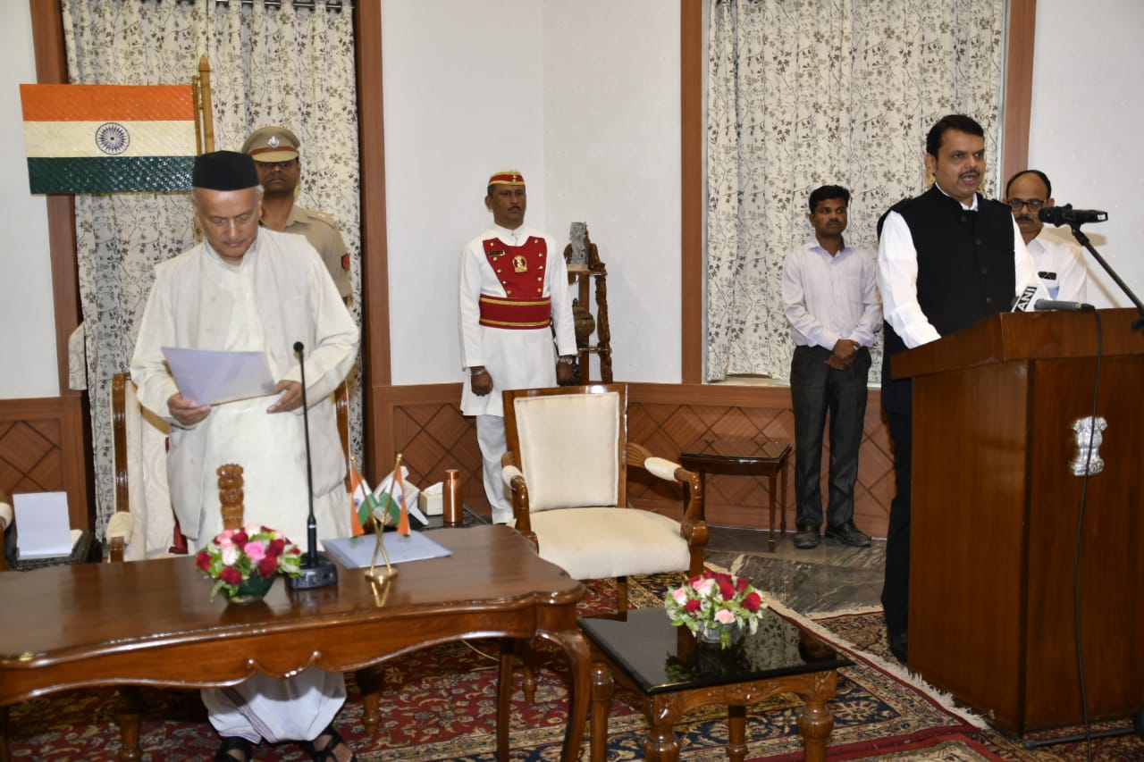 मुख्यमंत्रिपदाची शपथ घेणाऱ्या देवेंद्र फडणवीस आणि उपमुख्यमंत्रिपदाची शपथ घेणाऱ्या अजित पवार यांचं अभिनंदन. मला विश्वास आहे ते महाराष्ट्राच्या उज्ज्वल भवितव्यासाठी काम करतील,' असं ट्वीट पंतप्रधान नरेंद्र मोदी यांनी केलं आहे. मुख्यमंत्रिपदाची शपथ घेणाऱ्या देवेंद्र फडणवीस आणि उपमुख्यमंत्रिपदाची शपथ घेणाऱ्या अजित पवार यांचं अभिनंदन. मला विश्वास आहे ते महाराष्ट्राच्या उज्ज्वल भवितव्यासाठी काम करतील,' असं ट्वीट पंतप्रधान नरेंद्र मोदी यांनी केलं आहे.