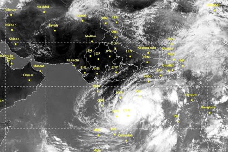 क्यार आणि महा या चक्रिवादळानंतर आता 'बुलबुल' हे दुसरं वादळ धडकण्याची शक्यता आहे. हवामान विभागाने त्याचा अलर्ट दिला असून NDRF ला अलर्टवर ठेवण्यात आलंय. क्यार आणि महा या चक्रिवादळानंतर आता 'बुलबुल' हे दुसरं वादळ धडकण्याची शक्यता आहे. हवामान विभागाने त्याचा अलर्ट दिला असून NDRF ला अलर्टवर ठेवण्यात आलंय.