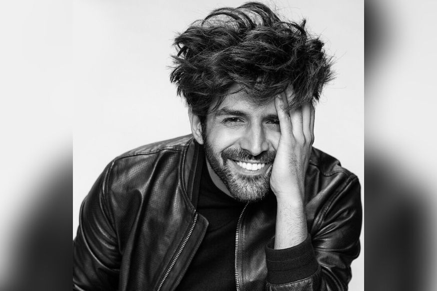 हा घ्या पुरावा! चाहत्यांना रिप्लाय देण्याच्या बदल्यात कार्तिक आर्यन घेतो पैसे