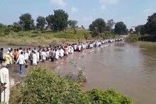 पावसाचा अंत्ययात्रेला फटका, पूल तुटल्याने मानवी साखळी करून न्यावं लागलं पार्थिव