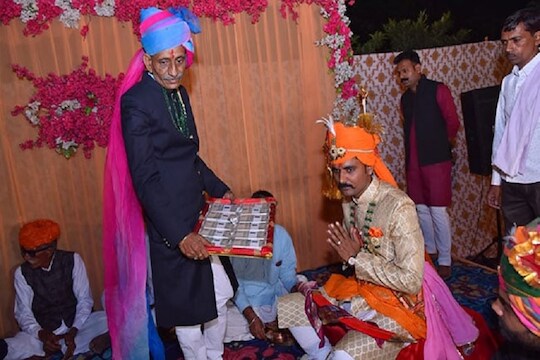 CISF जवानाला हुंड्यात मिळाले 11 लाख रुपये, म्हणाला- 'मला पैसे नाही तर...'