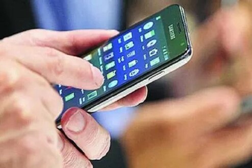 चायनीज अॅपवर भारतात बंदी; मग Zoom, PUBG आणि WhatsApp वर का नाही? Why india Did not Ban on zoom PUBG and WhatsApp mhpl | Technology - News18 Lokmat, Today's Latest Marathi News