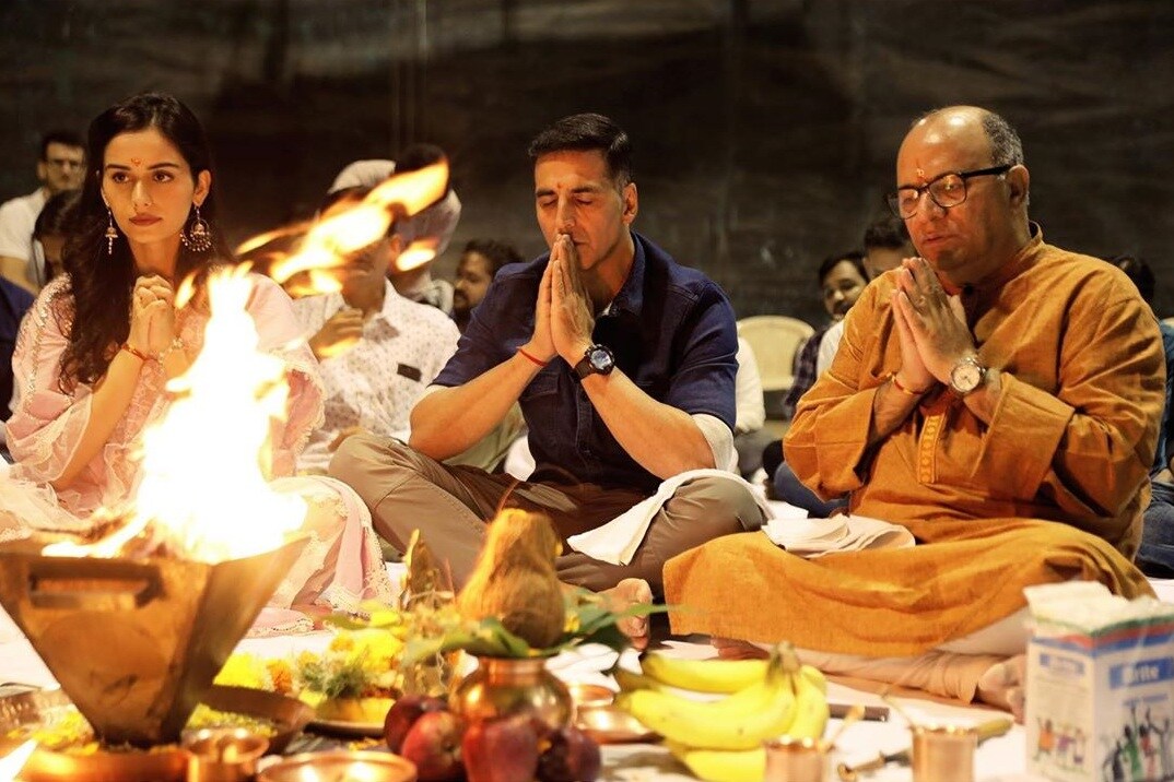 अक्षय कुमारचा ‘पृथ्वीराज’ हा ऐतिहासिक सिनेमा पुढच्या दिवाळीला प्रेक्षकांच्या भेटीला येत आहे आणि या सिनेमातून मिस वर्ल्ड 2017 मानुषी छिल्लर बॉलिवूडमध्ये पदार्पण करणार आहे. या सिनेमासाठी निर्मात्यांनी 105 कोटीं लावल्याचं समजतं. अक्षय कुमारचा ‘पृथ्वीराज’ हा ऐतिहासिक सिनेमा पुढच्या दिवाळीला प्रेक्षकांच्या भेटीला येत आहे आणि या सिनेमातून मिस वर्ल्ड 2017 मानुषी छिल्लर बॉलिवूडमध्ये पदार्पण करणार आहे. या सिनेमासाठी निर्मात्यांनी 105 कोटीं लावल्याचं समजतं.