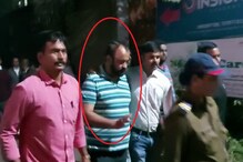 BREAKING : राष्ट्रवादीच्या माजी नगरसेवकाने भर वस्तीत केला गोळीबार BREAKING : राष्ट्रवादीच्या माजी नगरसेवकाने भर वस्तीत केला गोळीबार