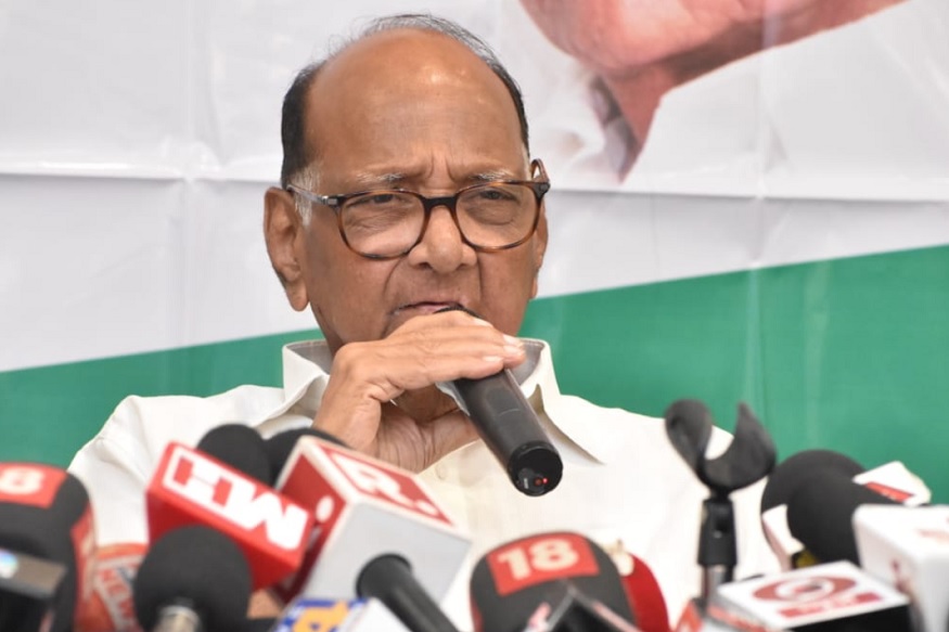 पत्रकार परिषदेत शेतकऱ्यांच्या प्रश्नावर सर्वांचे लक्ष वेधत. यावेळी पवारांनी राज्यातील शेतकऱ्यांना तातडीने मदत करणे गरजेचे आहे असे सांगत विमा कंपन्यांनी जबाबदारी झटकू नये असा सल्ला दिला.