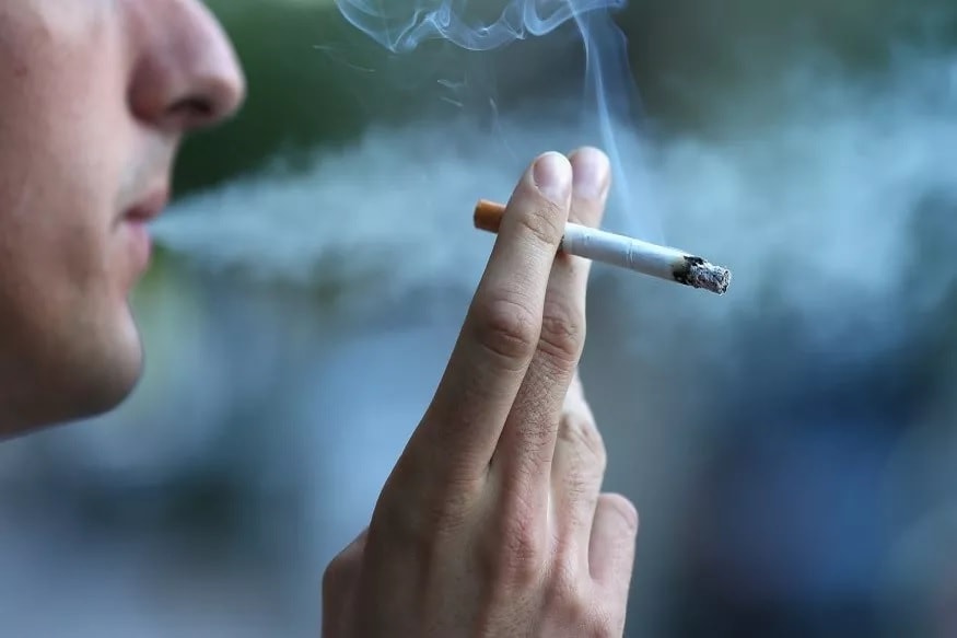 सिगरेट आणि तंबाकू कधीच खावू नये. मात्र सवय सोडवत नसल्यास झोपण्याच्या आधी तर कटाक्षाने व्यसन टाळलं पाहिजे. सिगरेट आणि तंबाकू कधीच खावू नये. मात्र सवय सोडवत नसल्यास झोपण्याच्या आधी तर कटाक्षाने व्यसन टाळलं पाहिजे.