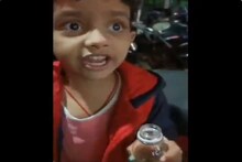 VIRAL VIDEO शाळेतून 'सुटका' हवी असणारी ही चिमुरडी मोदींबद्दल काय म्हणतेय पाहा