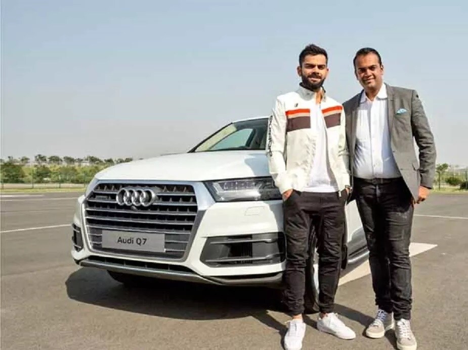 ऑडी कंपनीची Q7 ही कार विराटच्या आवडत्या कारपैकी एक आहे. Audi Q7 4.2 एक TDI प्रीमियम SUV गाडी आहे. ऑडी कंपनीची Q7 ही कार विराटच्या आवडत्या कारपैकी एक आहे. Audi Q7 4.2 एक TDI प्रीमियम SUV गाडी आहे.