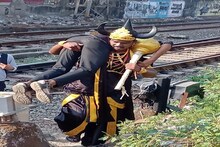 प्रवाशांनी कृपया लक्ष असू द्या! रेल्वे रुळ ओलांडल्यास येणार यमराज