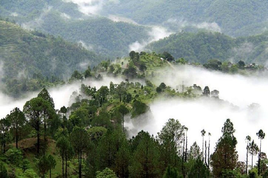 लॅन्सडाउन उत्तराखंडमधील गढवालच्या डोंगराळ भागात लॅन्सडाउन वसलेले आहे. समुद्रसपाटीपासून 5670 फूट उंचीवर वसलेले लान्सडाउन हे एक प्राचीन ठिकाण आहे, जे शहराच्या उंचवट्यापासून दूर आहे. हे दिल्लीपासून 250 किमी अंतरावर आहे. दिल्ली ते लॅन्सडाउन हा प्रवास 1200 रुपयांपेक्षा कमी आहे. हिवाळ्याच्या मोसमात येथे चांगली हॉटेल्स 700 ते 800 रुपयांना मिळतात. लॅन्सडाउन उत्तराखंडमधील गढवालच्या डोंगराळ भागात लॅन्सडाउन वसलेले आहे. समुद्रसपाटीपासून 5670 फूट उंचीवर वसलेले लान्सडाउन हे एक प्राचीन ठिकाण आहे, जे शहराच्या उंचवट्यापासून दूर आहे. हे दिल्लीपासून 250 किमी अंतरावर आहे. दिल्ली ते लॅन्सडाउन हा प्रवास 1200 रुपयांपेक्षा कमी आहे. हिवाळ्याच्या मोसमात येथे चांगली हॉटेल्स 700 ते 800 रुपयांना मिळतात.