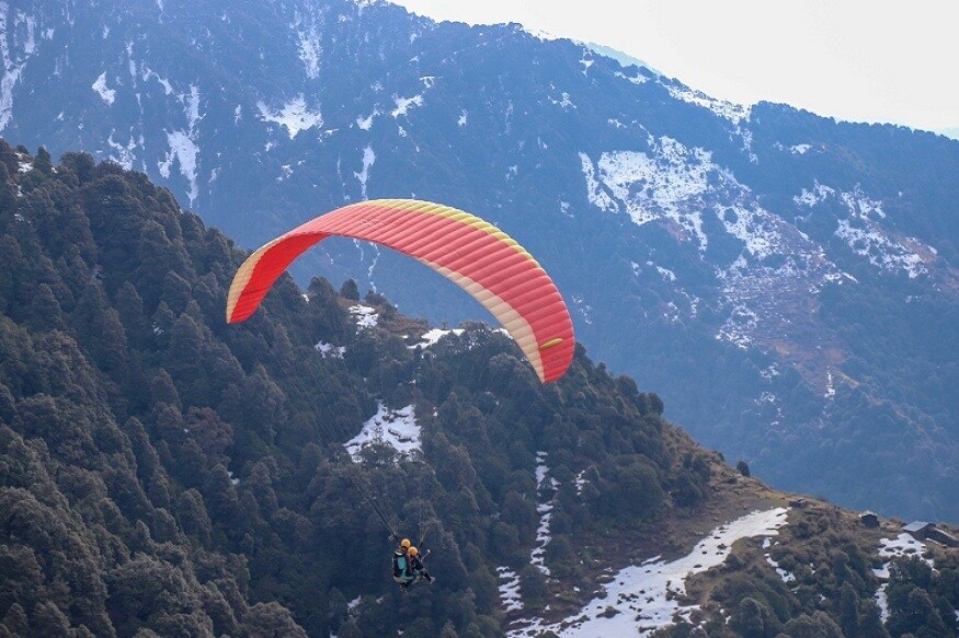 मॅक्लोडगंज हिमाचल प्रदेशातील धर्मशाळेजवळील मॅक्लोडगंज हे एक लोकप्रिय पर्यटन स्थळ आहे. या हिल स्टेशनची संस्कृती ब्रिटिशांच्या प्रभावासह तिबेटियन संस्कृतीचे एक सुंदर मिश्रण आहे. देशातील प्रसिद्ध मठांमध्ये नामग्याल आणि त्सुगलखंग ही आहेत. येथे हॉटेलची खोली एका रात्रीसाठी 300 ते 500 रुपयांमध्ये सहज उपलब्ध होईल, तर इथले भोजन फार महाग नाही. मॅक्लोडगंज हिमाचल प्रदेशातील धर्मशाळेजवळील मॅक्लोडगंज हे एक लोकप्रिय पर्यटन स्थळ आहे. या हिल स्टेशनची संस्कृती ब्रिटिशांच्या प्रभावासह तिबेटियन संस्कृतीचे एक सुंदर मिश्रण आहे. देशातील प्रसिद्ध मठांमध्ये नामग्याल आणि त्सुगलखंग ही आहेत. येथे हॉटेलची खोली एका रात्रीसाठी 300 ते 500 रुपयांमध्ये सहज उपलब्ध होईल, तर इथले भोजन फार महाग नाही.