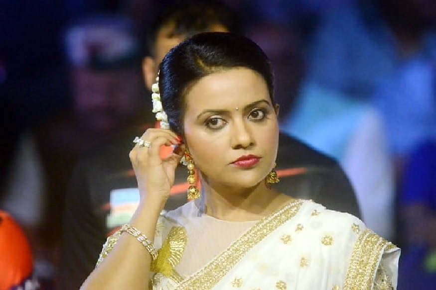 मिसेस फडणवीसांमुळे Axis Bank आलीय अडचणीत