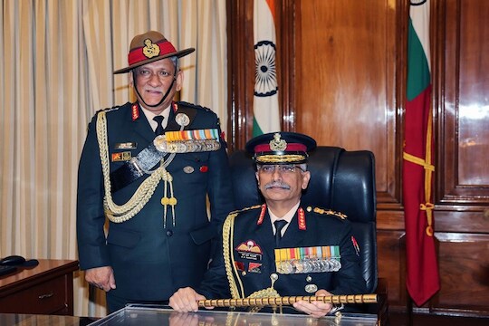 New Delhi: General Manoj Mukund Naravane takes charge as Chief of Army Staff in the presence of Chief of Defence Staff Gen Bipin Rawat in New Delhi, Tuesday, Dec. 31, 2019. (PTI Photo)(PTI12_31_2019_000073B)