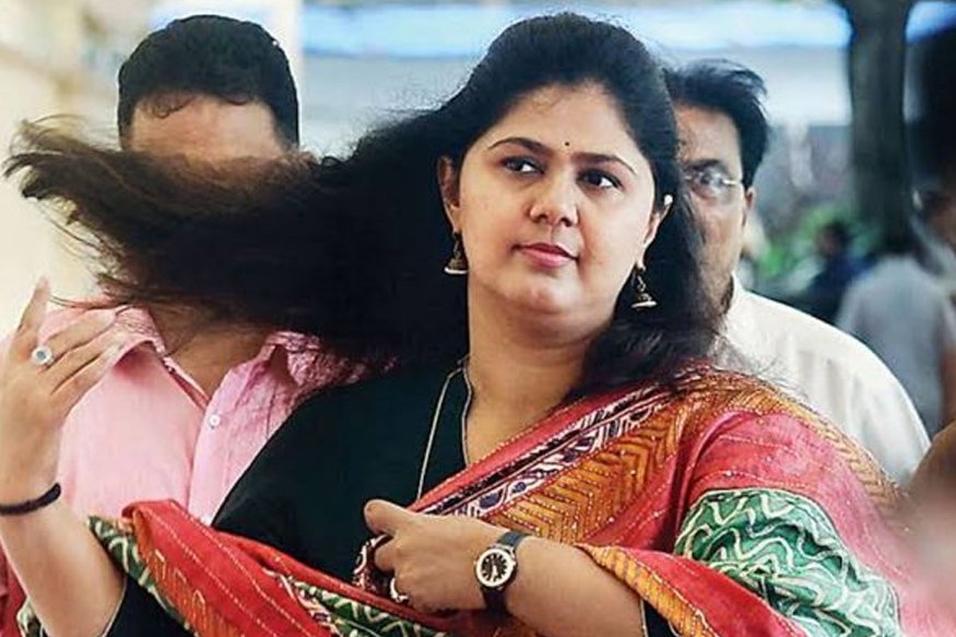 पंकजा मुंडेंना धक्का.. भाजपच्या ताब्यातील जिल्हा बँक संदर्भात कारवाईचे आदेश