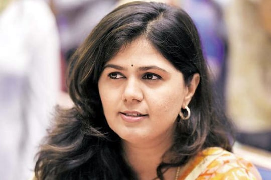 'वर्क फ्रॉम होम करू द्या', पंकजा मुंडेंची मागणी