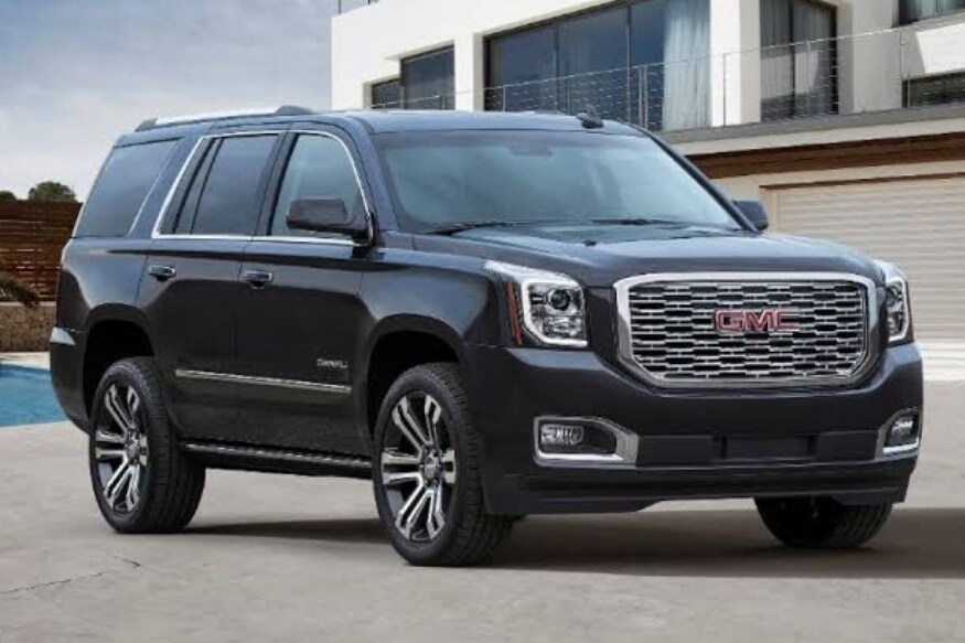 GMC Yucon Denali (जीएमसी युकॉन देणाली)- या कारची किंमत 48 लाख रुपये आहे. मोठ्या साईजची ही लक्झरी एसयुव्ही कार आहे. एसयुव्ही सेगमेंटमध्ये तुलना केली तर ही कार इतर मॉडेलच्या तुलनेत स्वस्त आहे. GMC Yucon Denali (जीएमसी युकॉन देणाली)- या कारची किंमत 48 लाख रुपये आहे. मोठ्या साईजची ही लक्झरी एसयुव्ही कार आहे. एसयुव्ही सेगमेंटमध्ये तुलना केली तर ही कार इतर मॉडेलच्या तुलनेत स्वस्त आहे.
