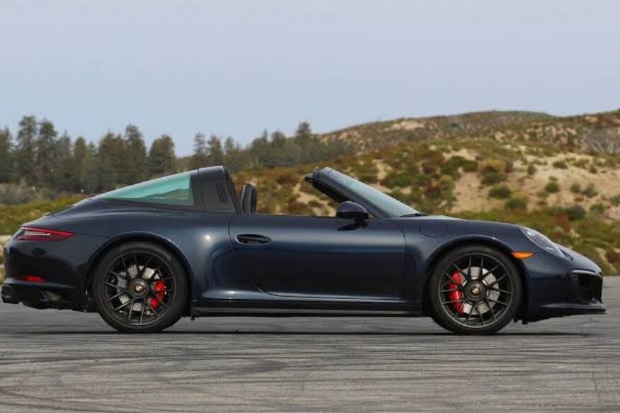 Porche 911 Targa 4 (पोर्श 911 टारगा 4)- या कारची किंमत ही 77 लाख रुपये आहे. या कारचा लूक खूपच शानदार आहे. Porche 911 Targa 4 (पोर्श 911 टारगा 4)- या कारची किंमत ही 77 लाख रुपये आहे. या कारचा लूक खूपच शानदार आहे.