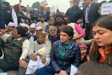 जामिया मीलीयाच्या विद्यार्थ्यांसाठी आता प्रियंका गांधी आल्या रस्त्यावर जामिया मीलीयाच्या विद्यार्थ्यांसाठी आता प्रियंका गांधी आल्या रस्त्यावर