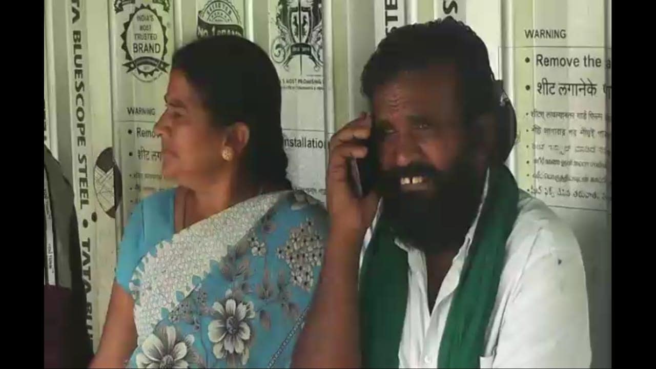 या मंदिरातील मोदींची मूर्ती संगमरवराची आहे. याची किंमत साधारण 10 हजार रुपये असल्याचं पी. शंकर यांनी सांगितलं. तसंच त्यांनी कमवलेल्या पैशांमधून देणगी न घेता हे मंदिर बांधलं असल्याचंही पी. शंकर सांगतात. या मंदिरातील मोदींची मूर्ती संगमरवराची आहे. याची किंमत साधारण 10 हजार रुपये असल्याचं पी. शंकर यांनी सांगितलं. तसंच त्यांनी कमवलेल्या पैशांमधून देणगी न घेता हे मंदिर बांधलं असल्याचंही पी. शंकर सांगतात.