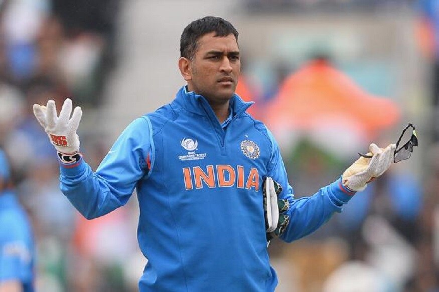 कसोटीतून निवृत्त झालेल्या धोनीने अद्याप निवृत्तीची घोषणा केली नाही मात्र टी-20 वर्ल्ड कप 2020नंतर किंव आधी धोनी निवृत्ती घेऊ शकतो. कसोटीतून निवृत्त झालेल्या धोनीने अद्याप निवृत्तीची घोषणा केली नाही मात्र टी-20 वर्ल्ड कप 2020नंतर किंव आधी धोनी निवृत्ती घेऊ शकतो.