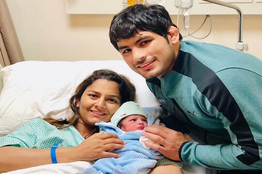 दंगल गर्ल गीता फोगट झाली आई, शेअर केला PHOTO