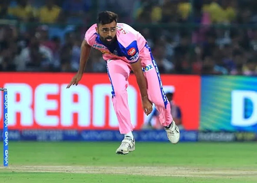 जयदेव उनाडकट (राजस्थान रॉयल्स): राजस्थान रॉयल्सने आयपीएलच्या पहिल्या 10 हंगामात कोणत्याही खेळाडूसाठी 10 कोटी किंवा जास्त खर्च केलेला नाही. परंतु 2018 मध्ये त्याने बेन स्टॉक्स आणि जयदेव उनाडकट यांना अनुक्रमे 12.5 कोटी आणि 11.5 कोटीमध्ये खरेदी केले. पण बेन स्टॉक्समध्ये उनादकटच्या बाबतीतही तेच घडले. 2018 मध्ये राजस्थान रॉयल्ससाठी तो 15 सामन्यांत 11 गडी बाद करण्यास सक्षम झाला. यानंतर त्याला रॉयल्सने सोडले. मात्र आयपीएल 2019 पूर्वी, ते राजस्थान रॉयल्सने पुन्हा खरेदी केले परंतु तो पुन्हा अपयशी ठरला. जयदेव उनाडकट (राजस्थान रॉयल्स): राजस्थान रॉयल्सने आयपीएलच्या पहिल्या 10 हंगामात कोणत्याही खेळाडूसाठी 10 कोटी किंवा जास्त खर्च केलेला नाही. परंतु 2018 मध्ये त्याने बेन स्टॉक्स आणि जयदेव उनाडकट यांना अनुक्रमे 12.5 कोटी आणि 11.5 कोटीमध्ये खरेदी केले. पण बेन स्टॉक्समध्ये उनादकटच्या बाबतीतही तेच घडले. 2018 मध्ये राजस्थान रॉयल्ससाठी तो 15 सामन्यांत 11 गडी बाद करण्यास सक्षम झाला. यानंतर त्याला रॉयल्सने सोडले. मात्र आयपीएल 2019 पूर्वी, ते राजस्थान रॉयल्सने पुन्हा खरेदी केले परंतु तो पुन्हा अपयशी ठरला.