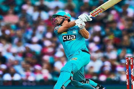 VIDEO : मुंबई इंडियन्सचे पैसे वसुल! IPLआधीच 'या' खेळाडूनं केल्या 35 चेंडूत 94 धावा